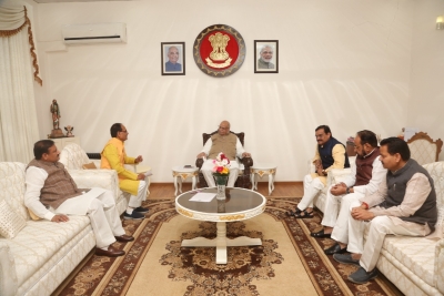 BJP leaders meet Guv over new appointments made by Nath govt | BJP leaders meet Guv over new appointments made by Nath govt
