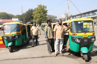 2.10 lakh autos to go off road in B'luru, protest against Rapido services | 2.10 lakh autos to go off road in B'luru, protest against Rapido services