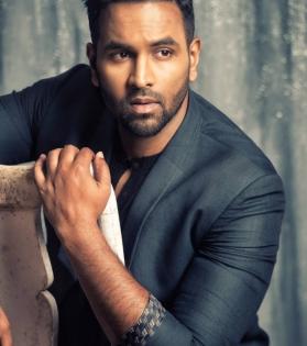 Vishnu Manchu's daughters to croon a song in actor's upcoming film | Vishnu Manchu's daughters to croon a song in actor's upcoming film Vishnu Manchu's daughters to croon a song in actor's upcoming film | Vishnu Manchu's daughters to croon a song in actor's upcoming film