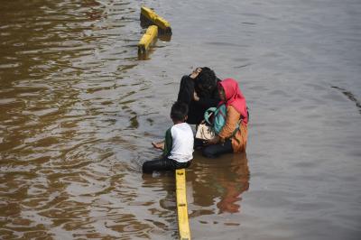 21 dead, 31 missing in Indonesia flash floods | 21 dead, 31 missing in Indonesia flash floods