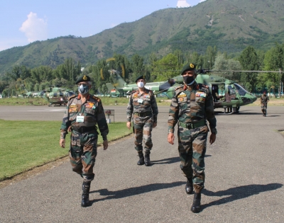 Army Chief reviews security situation in Kashmir | Army Chief reviews security situation in Kashmir