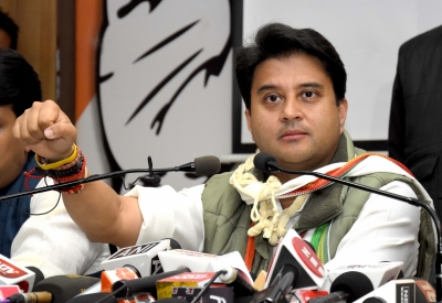 MP crisis: Congress leaders try to pacify Scindia | MP crisis: Congress leaders try to pacify Scindia