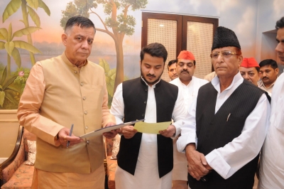 Azam Khan takes oath as Assembly member | Azam Khan takes oath as Assembly member