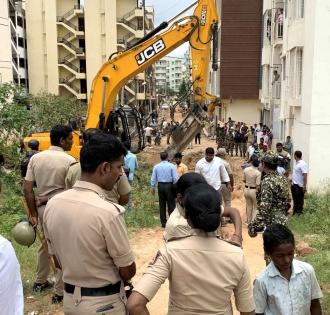 Demolition drive continues in B'luru to clear encroachment | Demolition drive continues in B'luru to clear encroachment