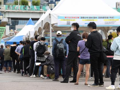 S.Korea downgrades Covid-19 to lowest infection level | S.Korea downgrades Covid-19 to lowest infection level S.Korea downgrades Covid-19 to lowest infection level | S.Korea downgrades Covid-19 to lowest infection level