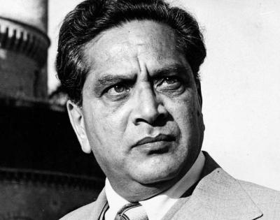 Shreeram Lagoo cremated with full state honours | Shreeram Lagoo cremated with full state honours