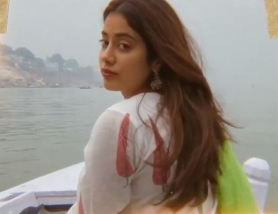 Janhvi Kapoor spends a 'fun' day at the beach | Janhvi Kapoor spends a 'fun' day at the beach Janhvi Kapoor spends a 'fun' day at the beach | Janhvi Kapoor spends a 'fun' day at the beach
