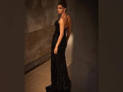 Cannes 2022: Sultry Deepika Padukone shimmers in feather-like black gown on Day 6 | Cannes 2022: Sultry Deepika Padukone shimmers in feather-like black gown on Day 6 Cannes 2022: Sultry Deepika Padukone shimmers in feather-like black gown on Day 6 | Cannes 2022: Sultry Deepika Padukone shimmers in feather-like black gown on Day 6