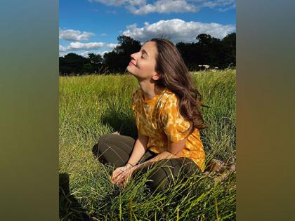 Alia Bhatt looks elegant in natural glam sunkissed pictures | Alia Bhatt looks elegant in natural glam sunkissed pictures