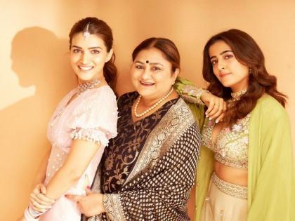Kriti Sanon shares picture with mother and sister, calls them her 'Girls' | Kriti Sanon shares picture with mother and sister, calls them her 'Girls'
