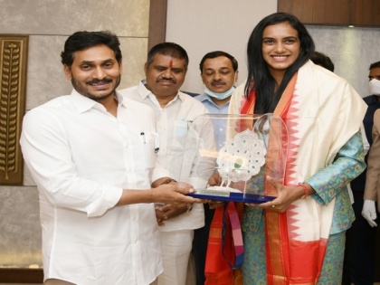 Andhra Pradesh CM Jaganmohan Reddy felicitates Olympics bronze medal winner PV Sindhu | Andhra Pradesh CM Jaganmohan Reddy felicitates Olympics bronze medal winner PV Sindhu