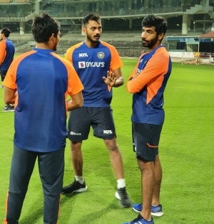 Knee injury denies Axar Patel opportunity to make Test debut | Knee injury denies Axar Patel opportunity to make Test debut