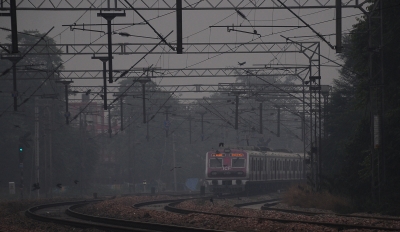Delhi wakes up to dense fog on Thursday | Delhi wakes up to dense fog on Thursday