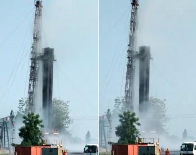 Gas leak after blast in ONGC well in Gujarat, several villages affected | Gas leak after blast in ONGC well in Gujarat, several villages affected Gas leak after blast in ONGC well in Gujarat, several villages affected | Gas leak after blast in ONGC well in Gujarat, several villages affected