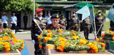 Army pays tribute to soldiers killed while foiling suicide attack in J&K | Army pays tribute to soldiers killed while foiling suicide attack in J&K