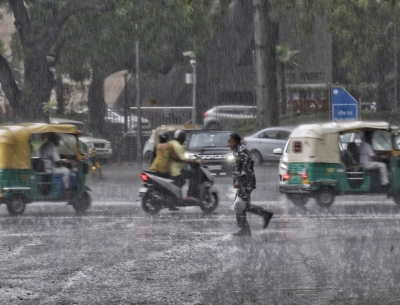 Thunderstorm, rains bring down temperature in Delhi by 11 notches | Thunderstorm, rains bring down temperature in Delhi by 11 notches