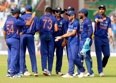 IND v SA, 3rd ODI: Kuldeep leads stunning bowlers' show as India skittle out South Africa for just 99 | IND v SA, 3rd ODI: Kuldeep leads stunning bowlers' show as India skittle out South Africa for just 99