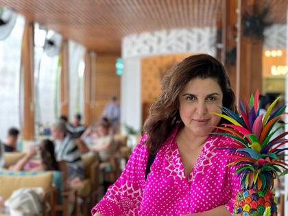 Farah Khan enjoys dinner with friends Chunky Panday, Maheep Kapoor, others | Farah Khan enjoys dinner with friends Chunky Panday, Maheep Kapoor, others Farah Khan enjoys dinner with friends Chunky Panday, Maheep Kapoor, others | Farah Khan enjoys dinner with friends Chunky Panday, Maheep Kapoor, others
