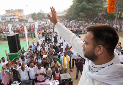 Tejashwi steps into Lalu's shoes to spearhead RJD poll campaign | Tejashwi steps into Lalu's shoes to spearhead RJD poll campaign