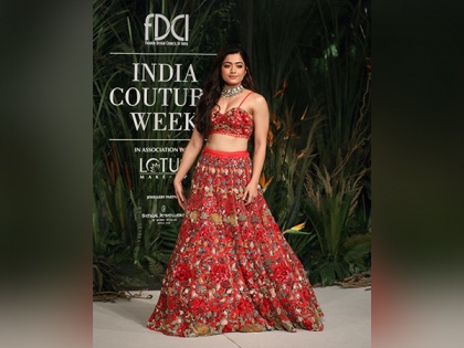 Rashmika Mandanna sets ramp on fire at Indian Couture Week | Rashmika Mandanna sets ramp on fire at Indian Couture Week