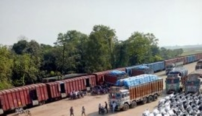 Railways to ferry 100 tonnes of tomato from K'taka to Bihar | Railways to ferry 100 tonnes of tomato from K'taka to Bihar Railways to ferry 100 tonnes of tomato from K'taka to Bihar | Railways to ferry 100 tonnes of tomato from K'taka to Bihar