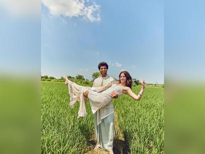 DDLJ Recreation diary: Ananya Panday-Vijay Deverakonda turns on their 'desi' avatar | DDLJ Recreation diary: Ananya Panday-Vijay Deverakonda turns on their 'desi' avatar