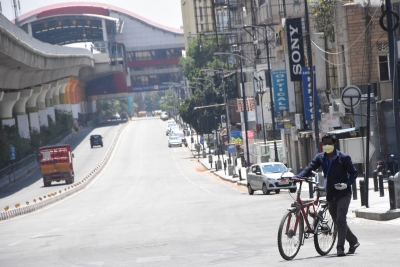 Bangaluru roads made one-way to block lockdown violators | Bangaluru roads made one-way to block lockdown violators