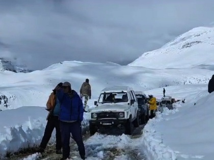 Operation to rescue 250 tourists from Himalayan lake in Himachal begins | Operation to rescue 250 tourists from Himalayan lake in Himachal begins