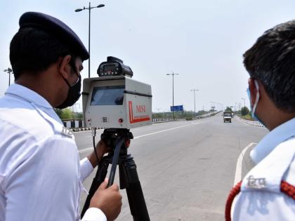 Air pollution: Over 400 challans issued by traffic cops on Diwali | Air pollution: Over 400 challans issued by traffic cops on Diwali Air pollution: Over 400 challans issued by traffic cops on Diwali | Air pollution: Over 400 challans issued by traffic cops on Diwali