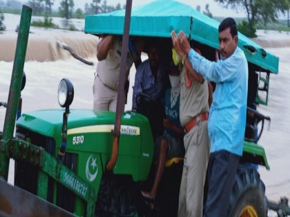 Telangana Police personnel take pregnant woman to hospital on tractor amid overflowing stream | Telangana Police personnel take pregnant woman to hospital on tractor amid overflowing stream
