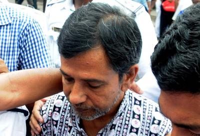 Calcutta HC directs Bengal govt to submit report on pending cases against Saradha Group chief | Calcutta HC directs Bengal govt to submit report on pending cases against Saradha Group chief Calcutta HC directs Bengal govt to submit report on pending cases against Saradha Group chief | Calcutta HC directs Bengal govt to submit report on pending cases against Saradha Group chief