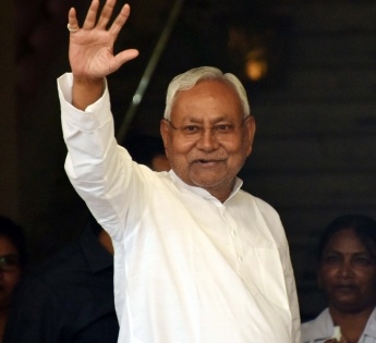 Nitish returns home to grand welcome after Delhi visit | Nitish returns home to grand welcome after Delhi visit