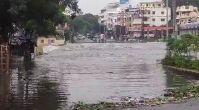 Hyderabad's Musi river in spate, two bridges shut | Hyderabad's Musi river in spate, two bridges shut