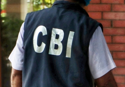 CBI nabs 2 PESO officials, Raj bizman, an agent in Rs 10 lakh graft case | CBI nabs 2 PESO officials, Raj bizman, an agent in Rs 10 lakh graft case