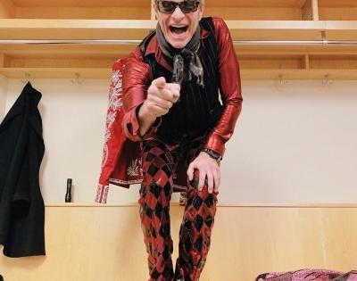 David Lee Roth claims Sammy Hagar was 'sex probed' during alien abduction | David Lee Roth claims Sammy Hagar was 'sex probed' during alien abduction David Lee Roth claims Sammy Hagar was 'sex probed' during alien abduction | David Lee Roth claims Sammy Hagar was 'sex probed' during alien abduction