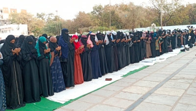K'taka hijab row reaches AMU, protest on Friday | K'taka hijab row reaches AMU, protest on Friday