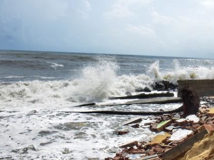 Cyclone Biparjoy: IMD issues heavy rain alert for coastal K'taka | Cyclone Biparjoy: IMD issues heavy rain alert for coastal K'taka