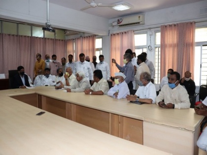 Karnataka Congress delegation urges Chief Election Officer to guide State govt to conduct local body elections | Karnataka Congress delegation urges Chief Election Officer to guide State govt to conduct local body elections