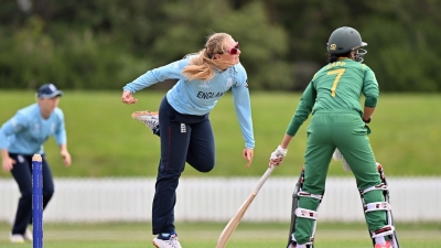 Women's World Cup: Ecclestone bowls England to victory over South Africa in warm-up | Women's World Cup: Ecclestone bowls England to victory over South Africa in warm-up