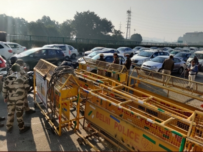Security beefed-up as over 2K farmers reach at Hry-Raj border | Security beefed-up as over 2K farmers reach at Hry-Raj border Security beefed-up as over 2K farmers reach at Hry-Raj border | Security beefed-up as over 2K farmers reach at Hry-Raj border