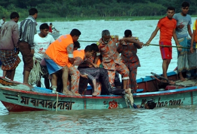 Death toll in B'desh boat capsize reaches 32, over 30 still missing | Death toll in B'desh boat capsize reaches 32, over 30 still missing