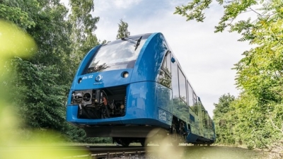 Alstom attempts distance record with hydrogen train through Germany | Alstom attempts distance record with hydrogen train through Germany