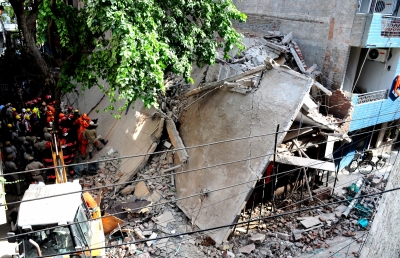 Two dead, 4 injured in Delhi house collapse | Two dead, 4 injured in Delhi house collapse