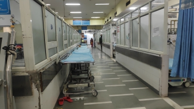 Man arrested for duping many with promise of jobs at AIIMS | Man arrested for duping many with promise of jobs at AIIMS Man arrested for duping many with promise of jobs at AIIMS | Man arrested for duping many with promise of jobs at AIIMS