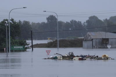 Winds, rain to continue pummelling Australia's east coast | Winds, rain to continue pummelling Australia's east coast