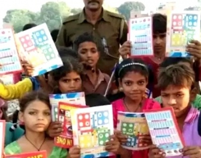 Kids cry as UP 'policewala teacher' transferred | Kids cry as UP 'policewala teacher' transferred