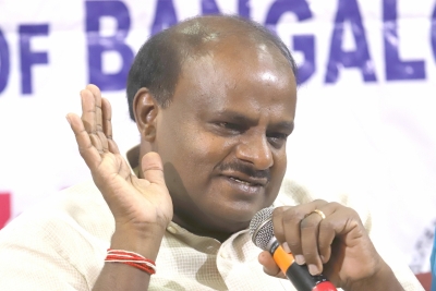 Kumaraswamy to become 'king' as BJP, Cong trying to forge post-poll alliance with JD(S): Sources | Kumaraswamy to become 'king' as BJP, Cong trying to forge post-poll alliance with JD(S): Sources