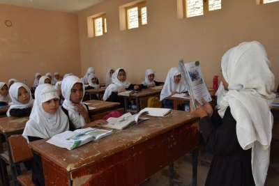Afghan girls return to schools in 3 provinces | Afghan girls return to schools in 3 provinces