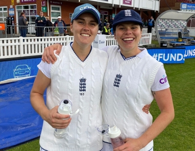 Record partnership sees England Women take first innings lead against South Africa | Record partnership sees England Women take first innings lead against South Africa