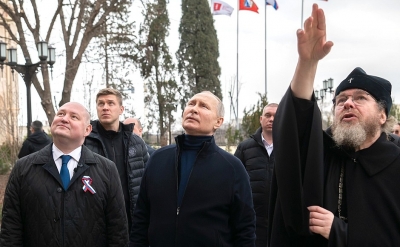 Ukraine crisis: Putin visits Russia-occupied Mariupol | Ukraine crisis: Putin visits Russia-occupied Mariupol